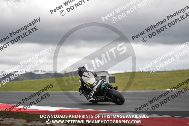 cadwell no limits trackday;cadwell park;cadwell park photographs;cadwell trackday photographs;enduro digital images;event digital images;eventdigitalimages;navarra;no limits trackdays;peter wileman photography;racing digital images;trackday digital images;trackday photos